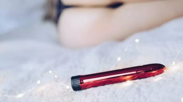 r dans un hebergement coquin 900x500