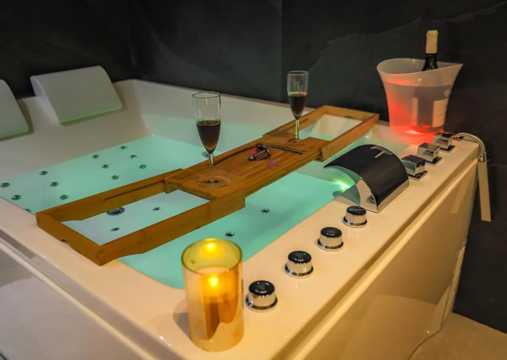 La loveroom bdsm grassoise 'La chambre des désirs'