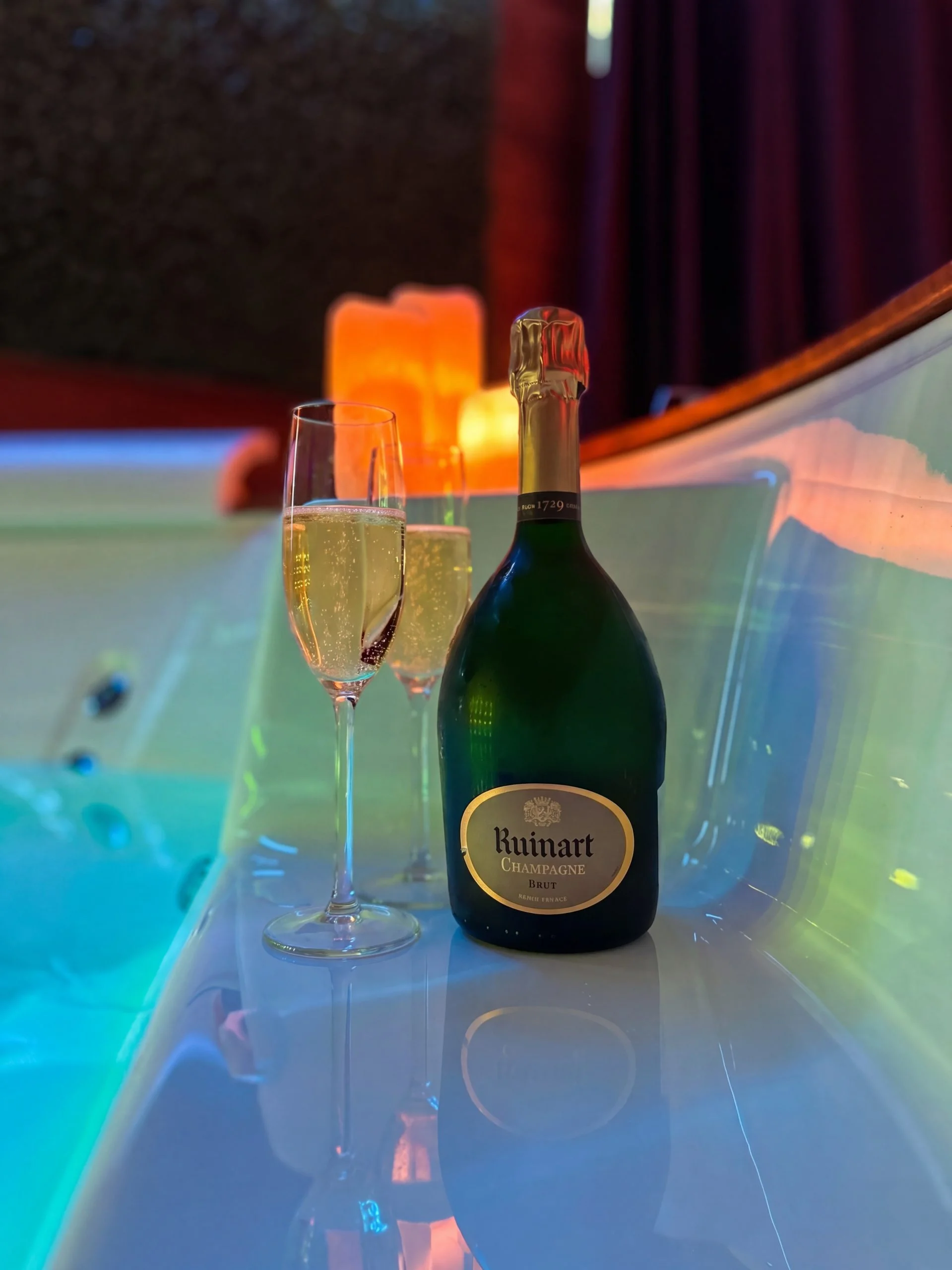 Le Double L — Nuit Insolite en Amoureux | Jacuzzi Privatif à Cholet
