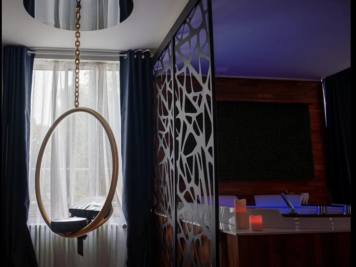 Le Double L — Nuit Insolite en Amoureux | Jacuzzi Privatif à Cholet