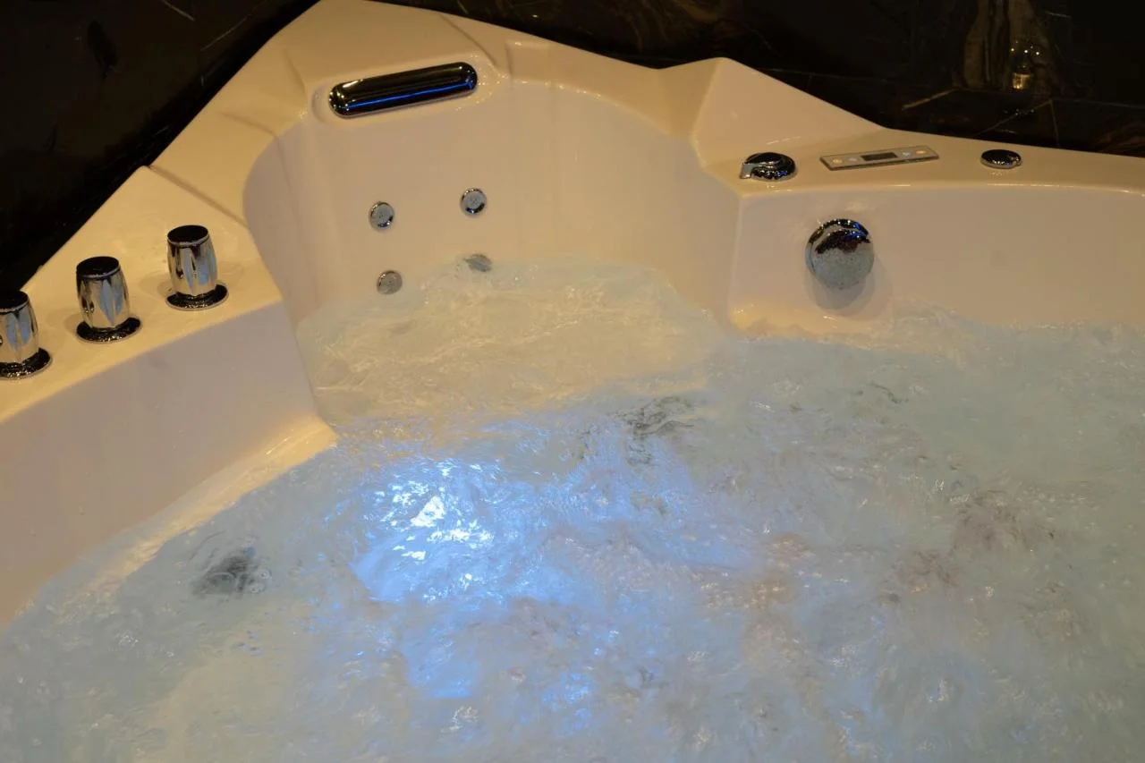 Capsule Secret - Jacuzzi - Netflix & Home cinéma - Jeux de couple - Barre de pole dance