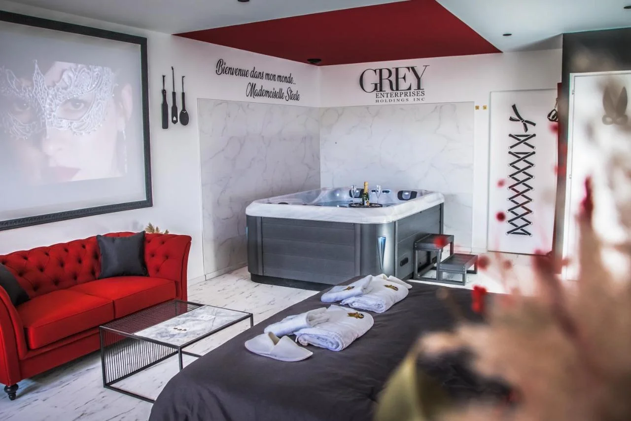Loveroom Very Good Trip chambre avec jacuzzi privatif