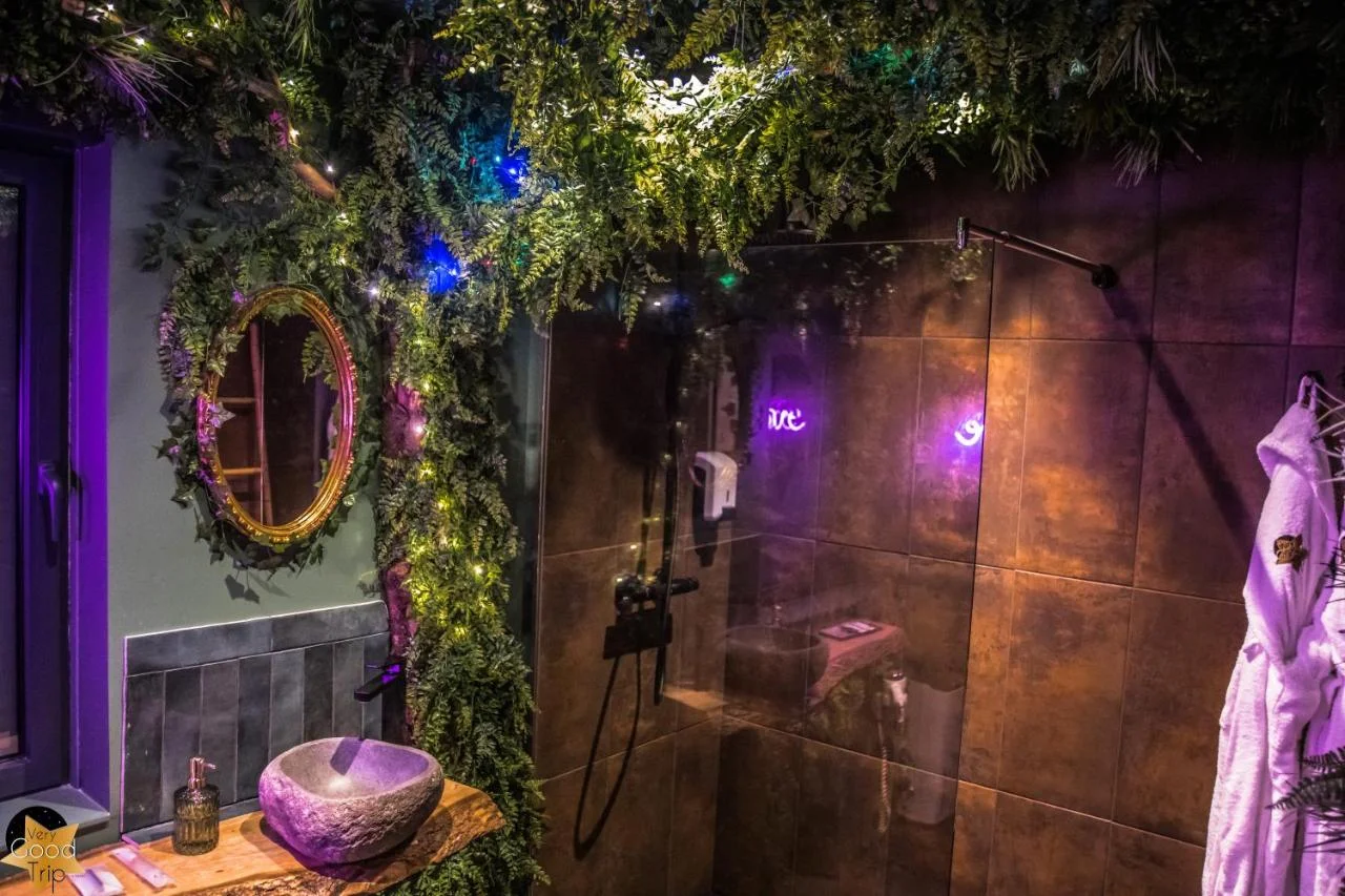 Loveroom Very Good Trip chambre avec jacuzzi privatif