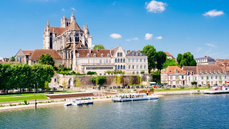 love room auxerre 65b1dc50f0a90