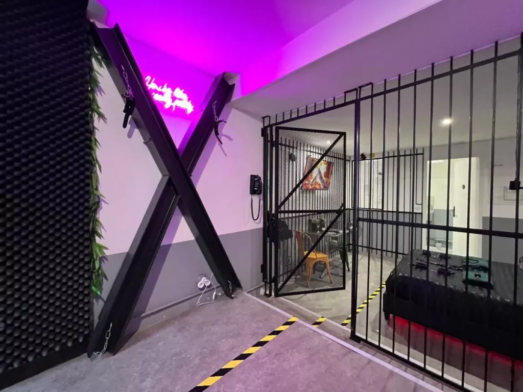 50 nuances de gris - Nuit en Prison