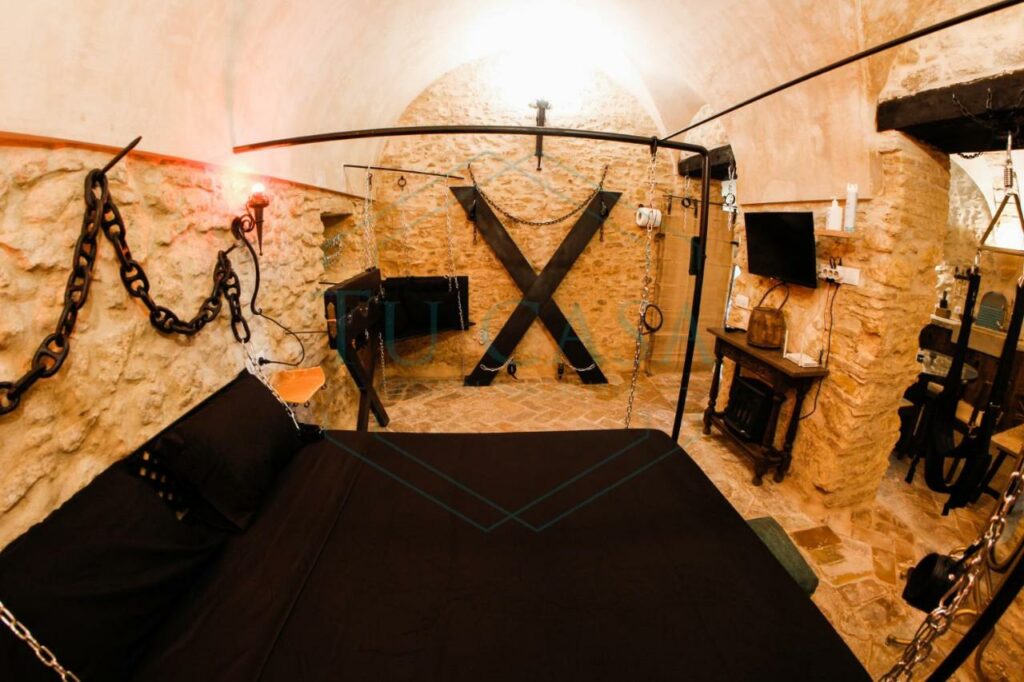 Mazmorra BDSM “La Cueva”