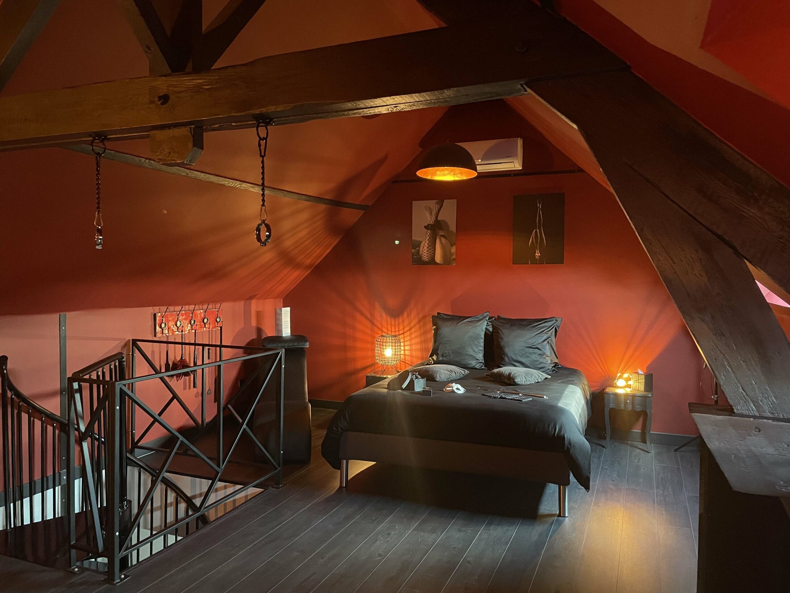 chambre rouge 50 nuances de grey impertinente