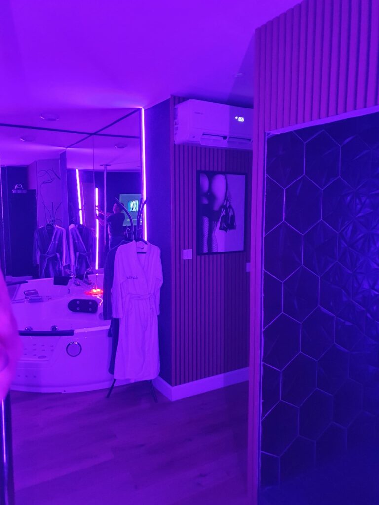 Shiny Cloud – Love Room ⭐⭐⭐⭐proche Carcassonne