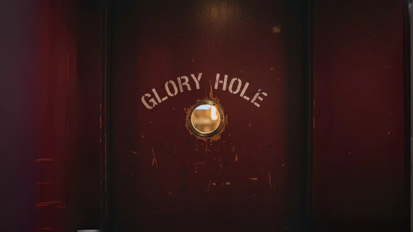 gloryhole 68de00ef46682