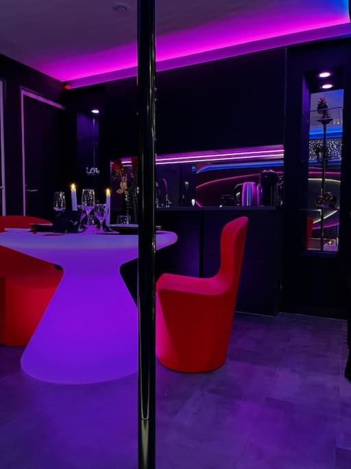 Les Secrets Rooms/Love Room