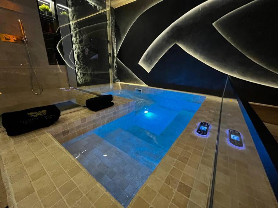 Les Secrets Rooms/Love Room