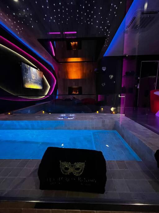 Les Secrets Rooms/Love Room