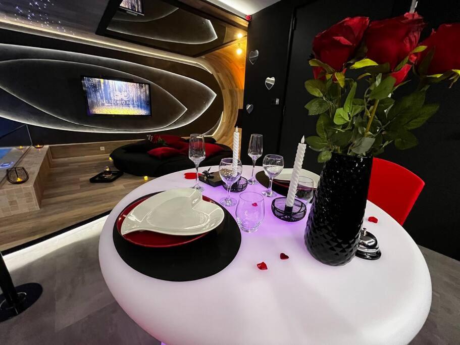 Les Secrets Rooms/Love Room