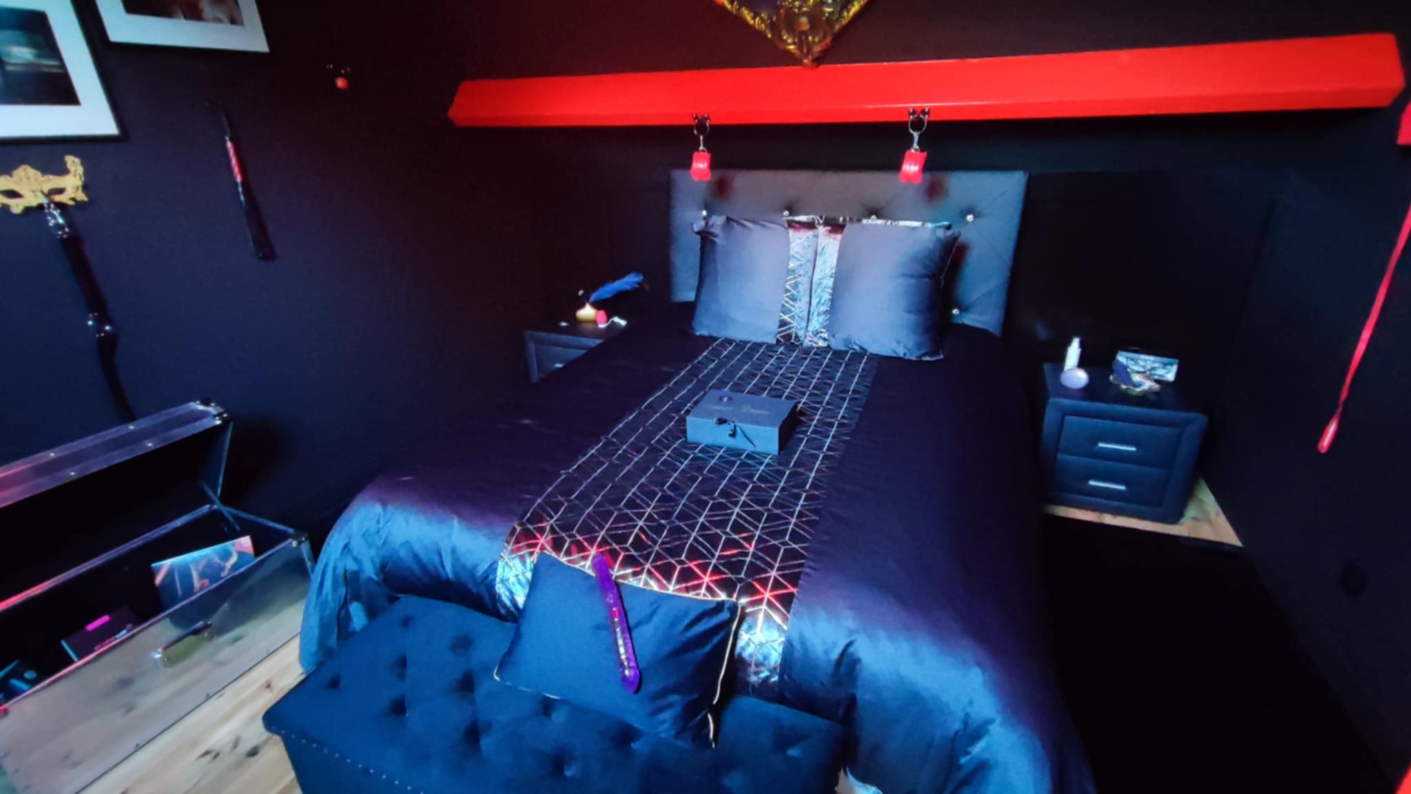Bonny and Clyde Love Room Deauville
