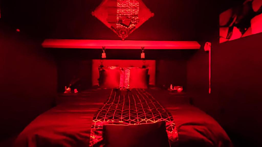 Bonny and Clyde Love Room Deauville