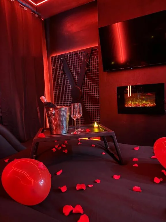 Love Room, L'interdit, Rouen