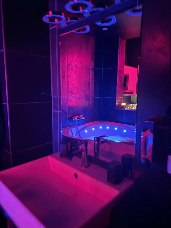 Love Room, L'interdit, Rouen