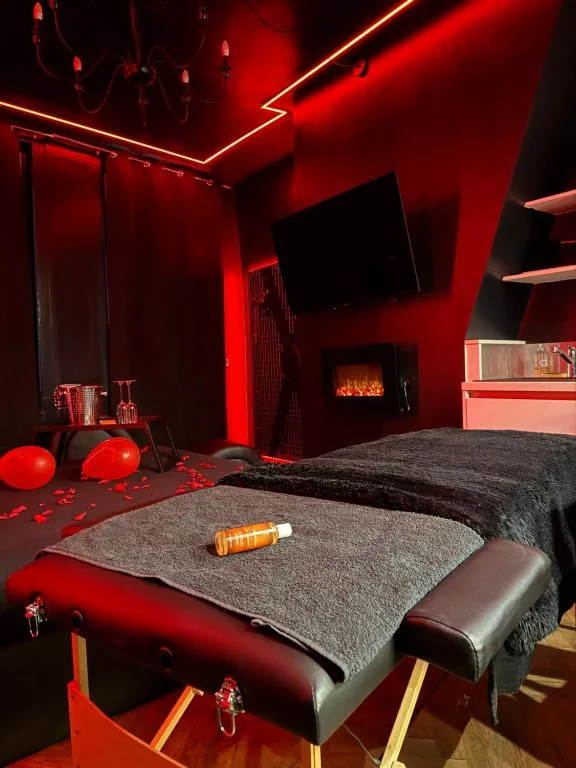 Love Room, L'interdit, Rouen