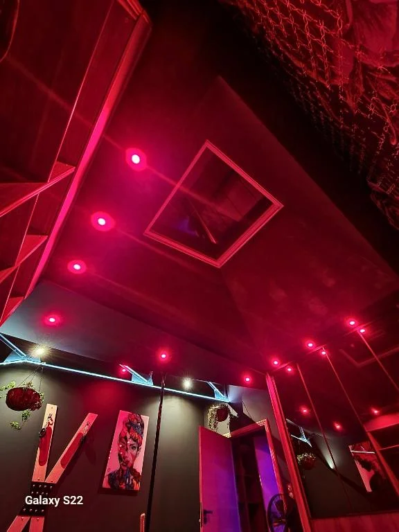 AKA LOVE ROOM