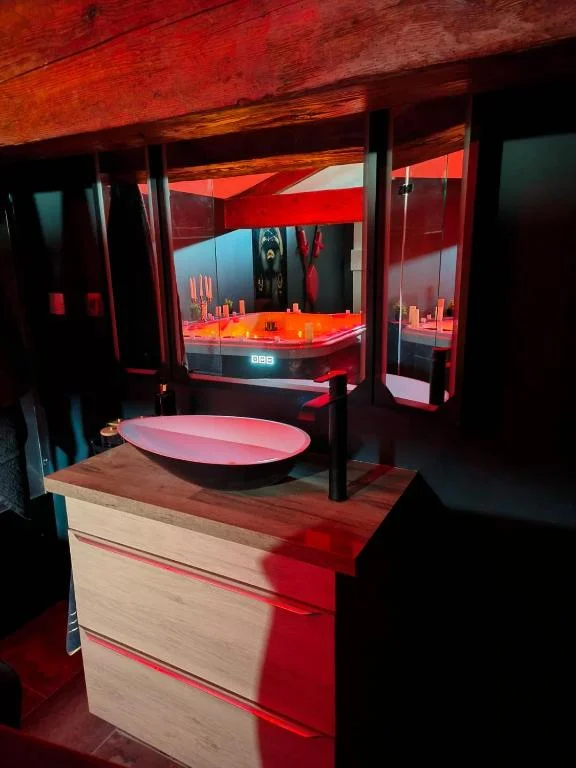 La Parenthèse Love Room: Séjour Romantique Inoubliable