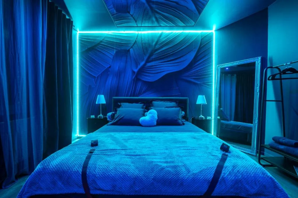 Love Room chez Luxuria – Hébergement Romantique à Avignon