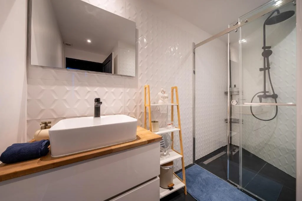Love Room chez Luxuria – Hébergement Romantique à Avignon