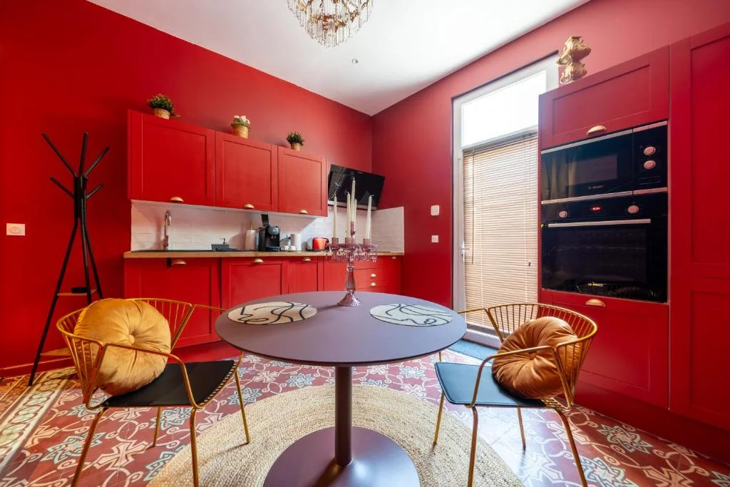 Love Room chez Luxuria – Hébergement Romantique à Avignon