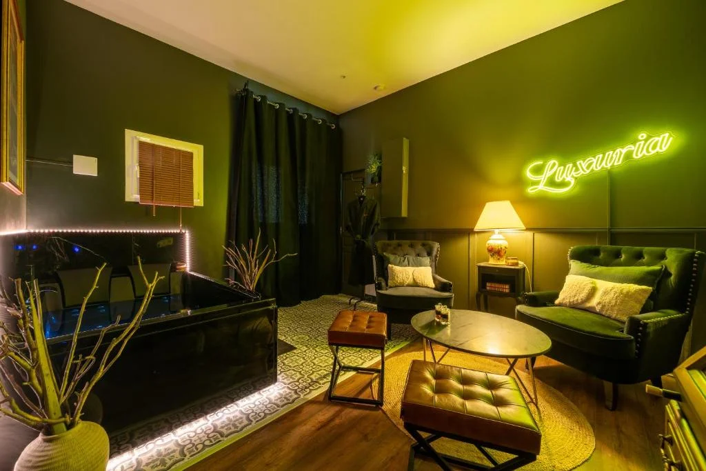 Love Room chez Luxuria – Hébergement Romantique à Avignon