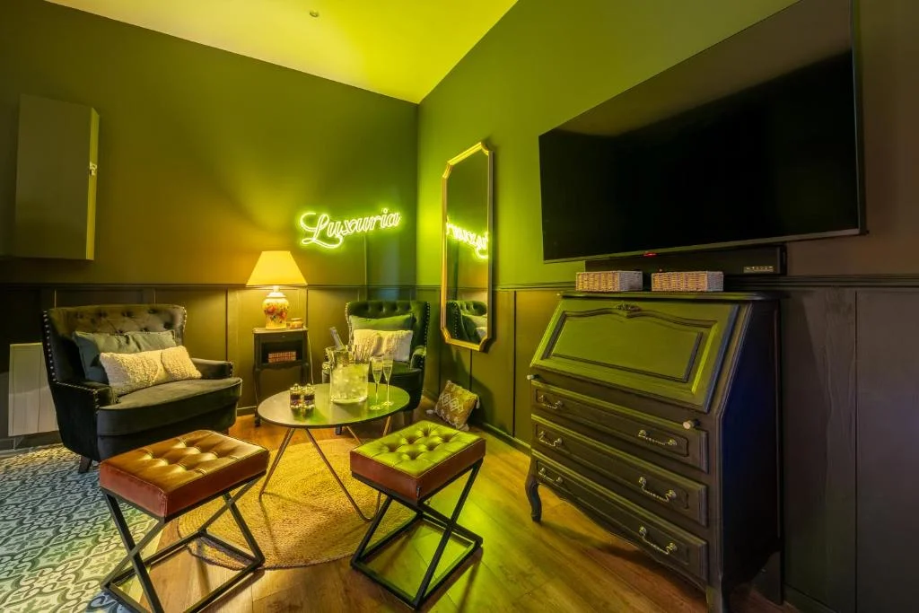 Love Room chez Luxuria – Hébergement Romantique à Avignon