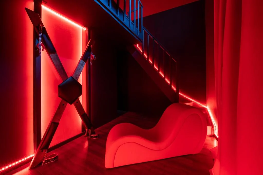 Love Room chez Luxuria – Hébergement Romantique à Avignon