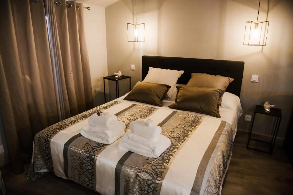 La Suite Romantique avec Jacuzzi au Cœur de Perpignan