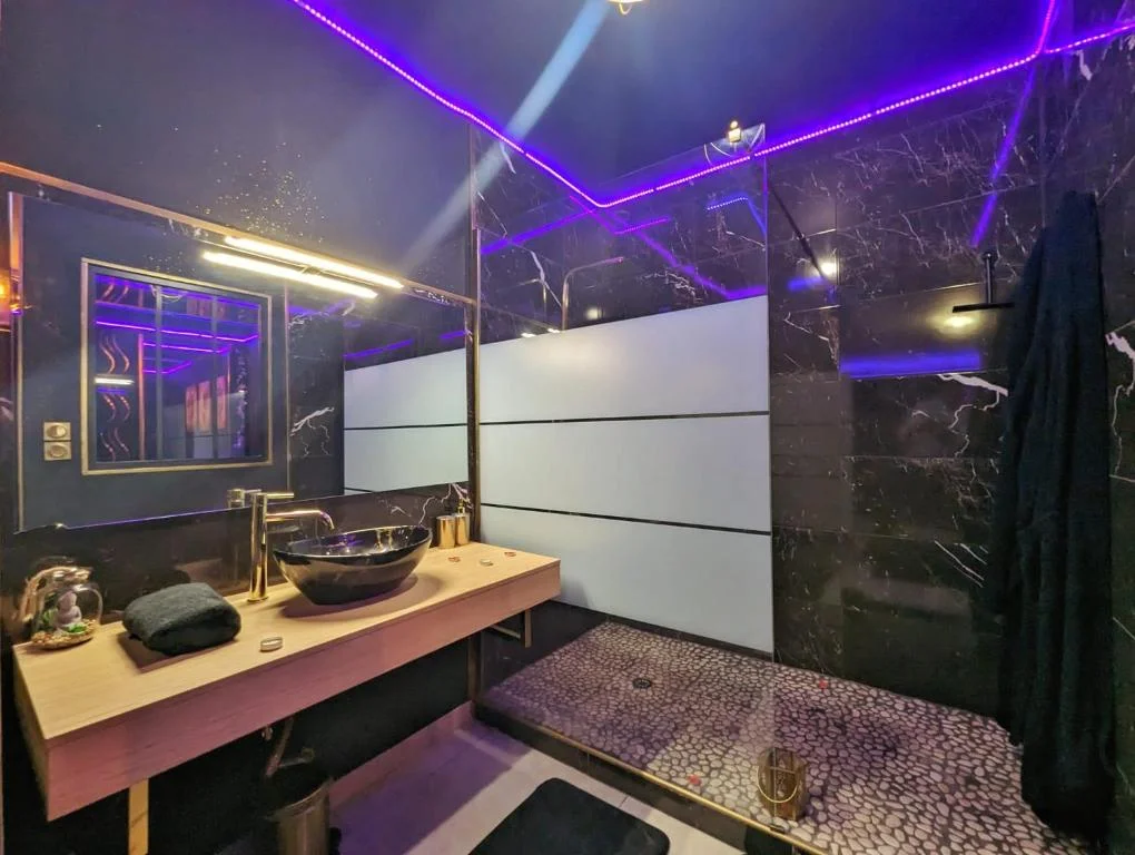 Suite Romantique Jacuzzi & Sauna privé