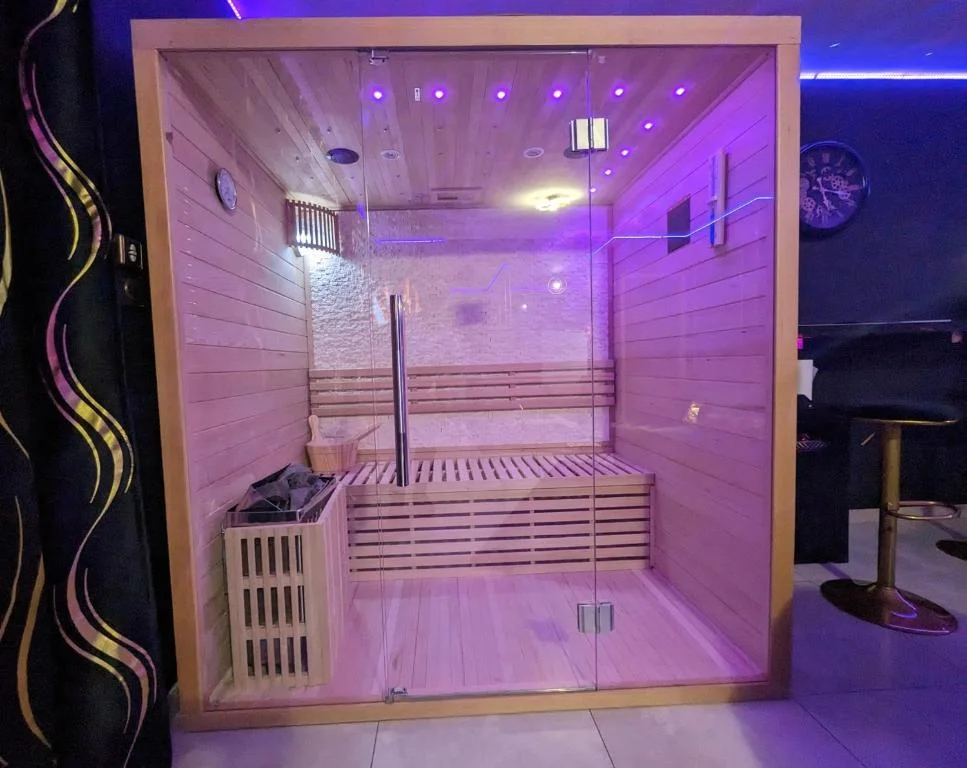 Suite Romantique Jacuzzi & Sauna privé