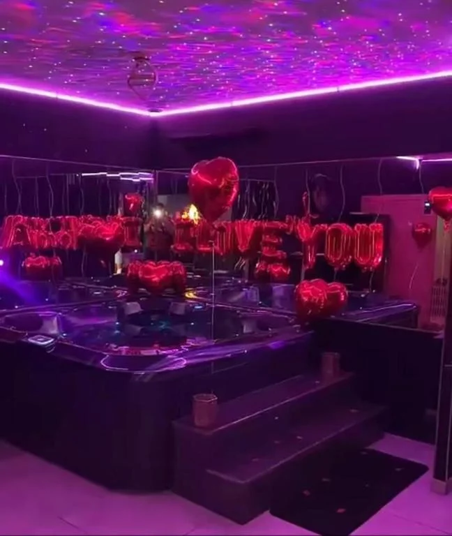 Suite Romantique Jacuzzi & Sauna privé