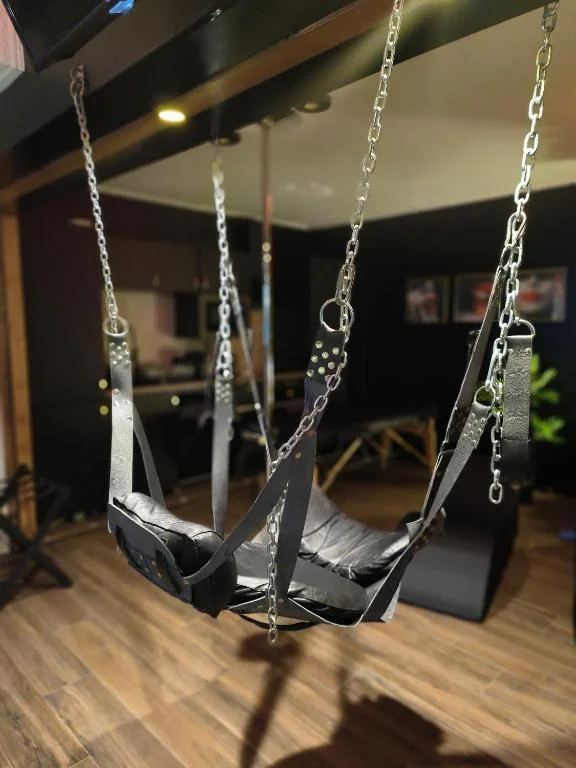 La loveroom bdsm de Nice ' la chambre luxe des désirs'