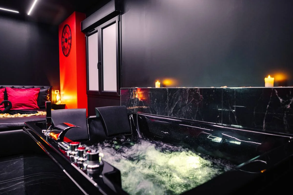 Love Room Censure