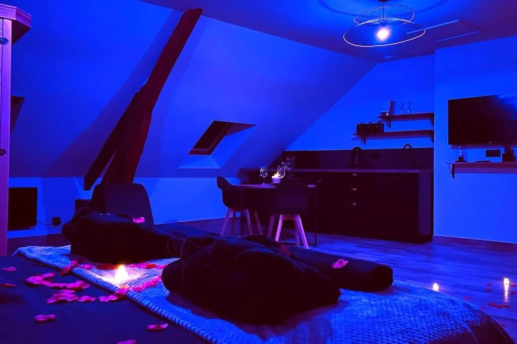 Love Room Le Chalet / Jacuzzi / Sauna