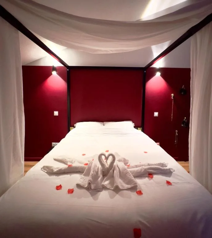 50 Nuances d'Amour - Jacuzzi / Massage / Cinéma