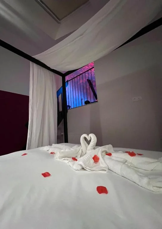 50 Nuances d'Amour - Jacuzzi / Massage / Cinéma