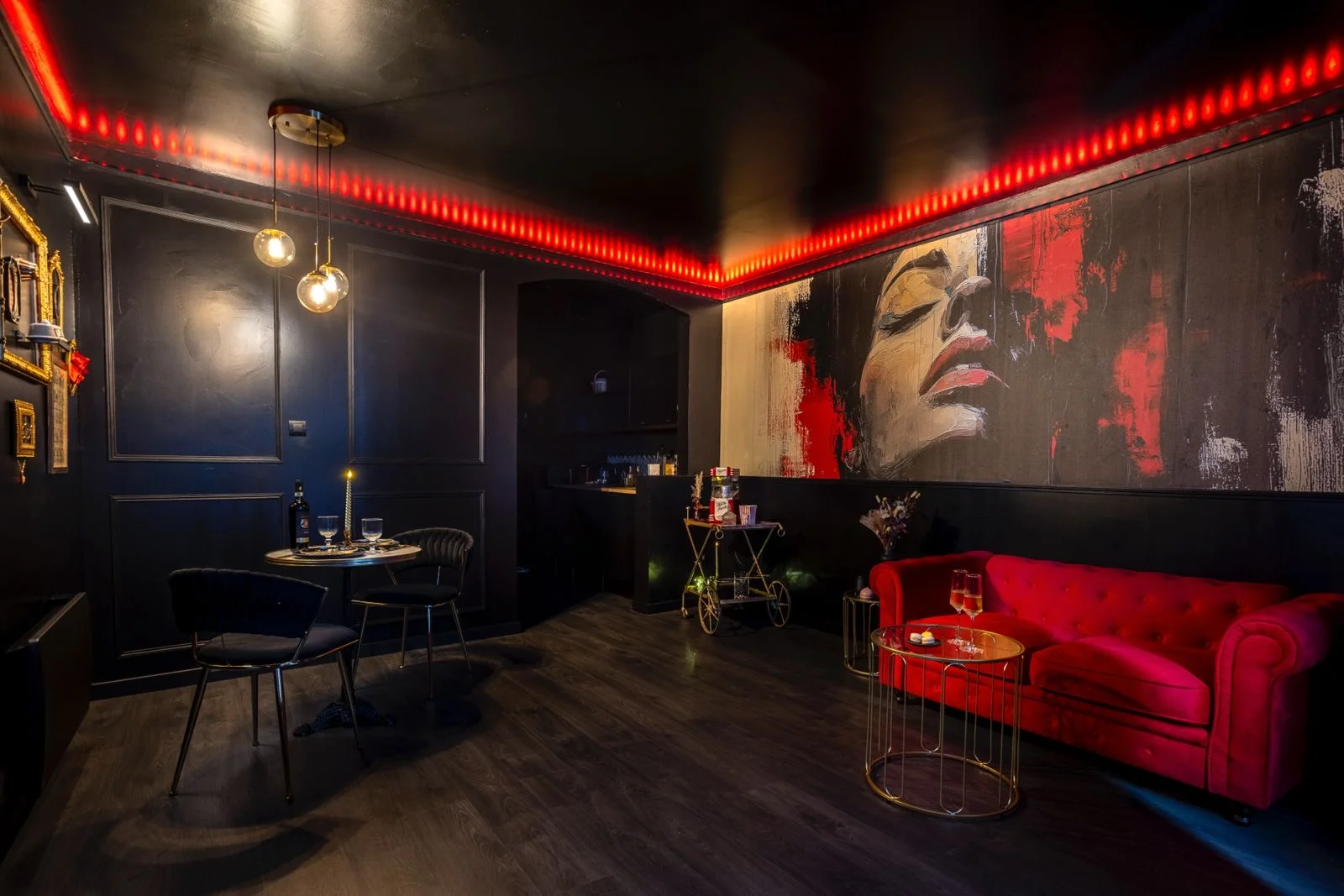 Lôuve-Moi Love Room & Spa