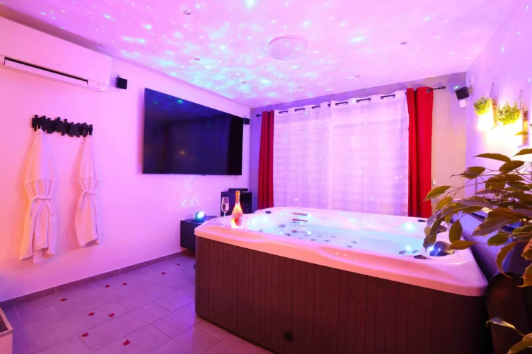 Villa lovenight jacuzzi spa et pièce secrète 50 nuances de Grey, photo 3