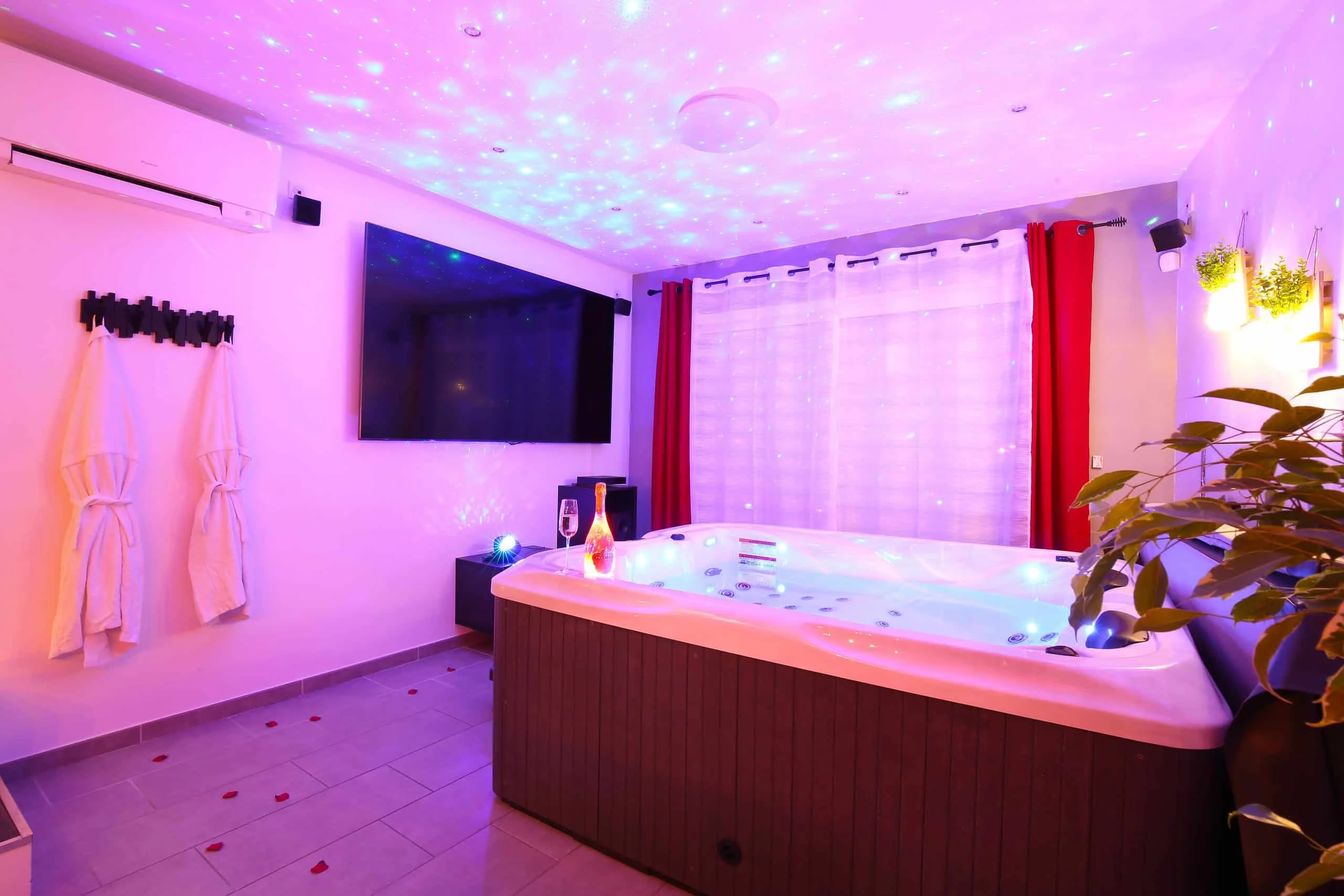 Villa lovenight jacuzzi spa et pièce secrète 50 nuances de Grey