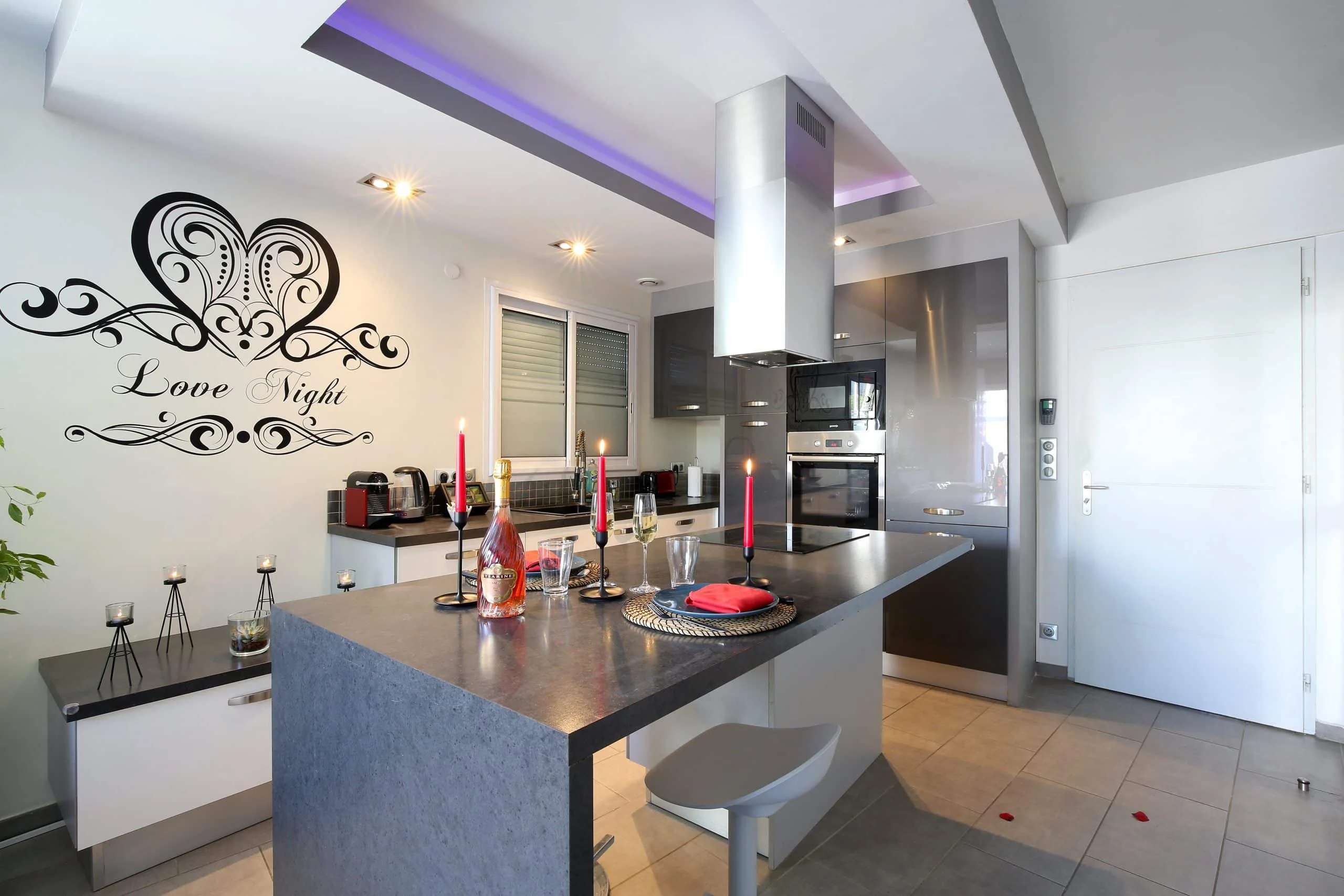 Villa lovenight jacuzzi spa et pièce secrète 50 nuances de Grey