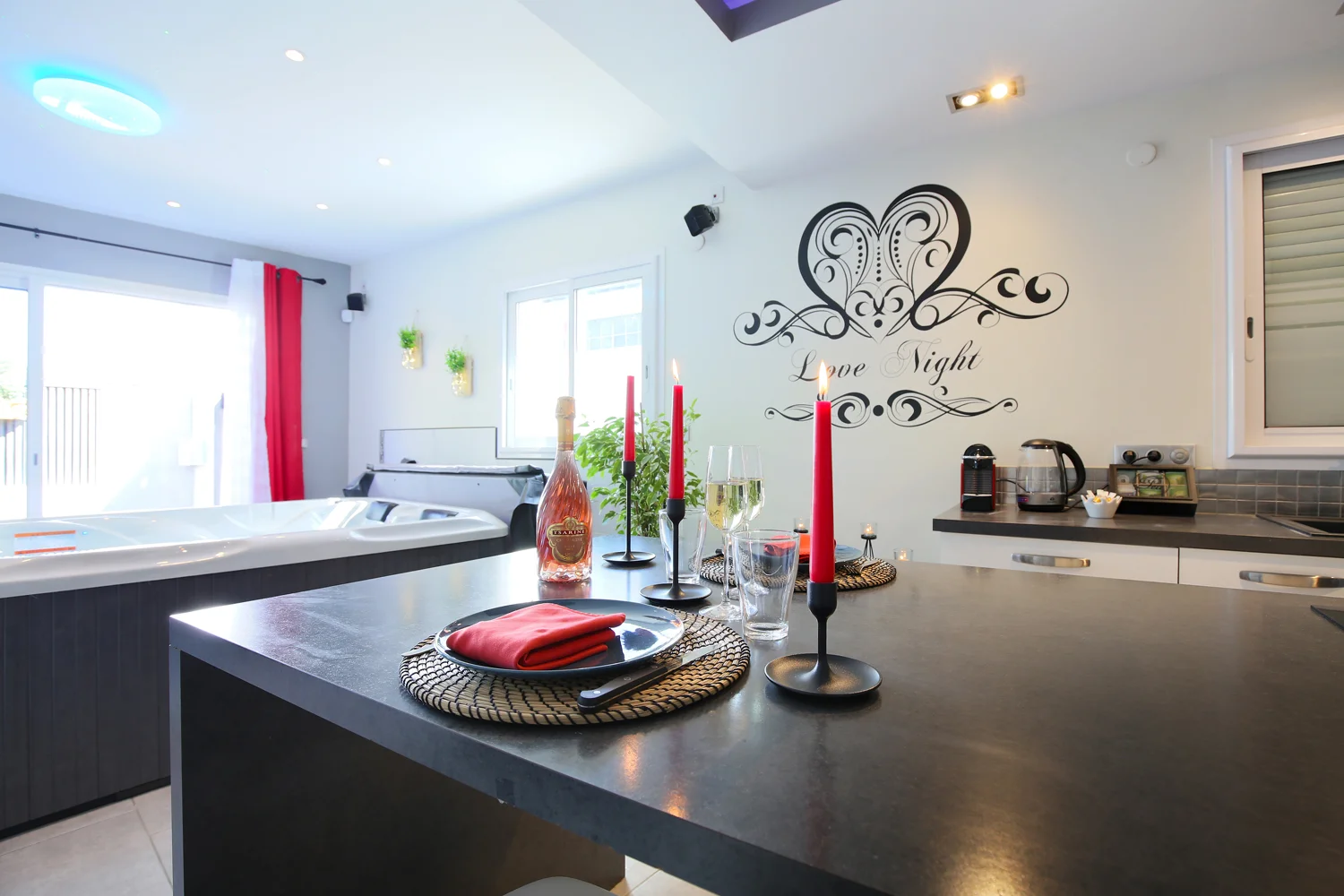 Villa lovenight jacuzzi spa et pièce secrète 50 nuances de Grey