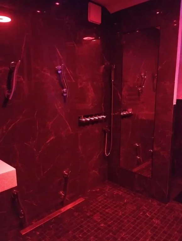 Suite Miroir – Love Room avec Jacuzzi Privatif | Séjour Romantique