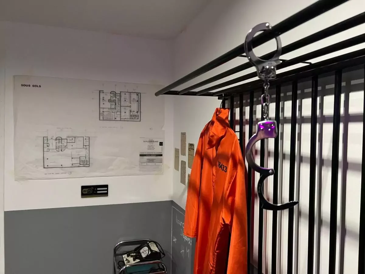 50 nuances de gris - Nuit en Prison