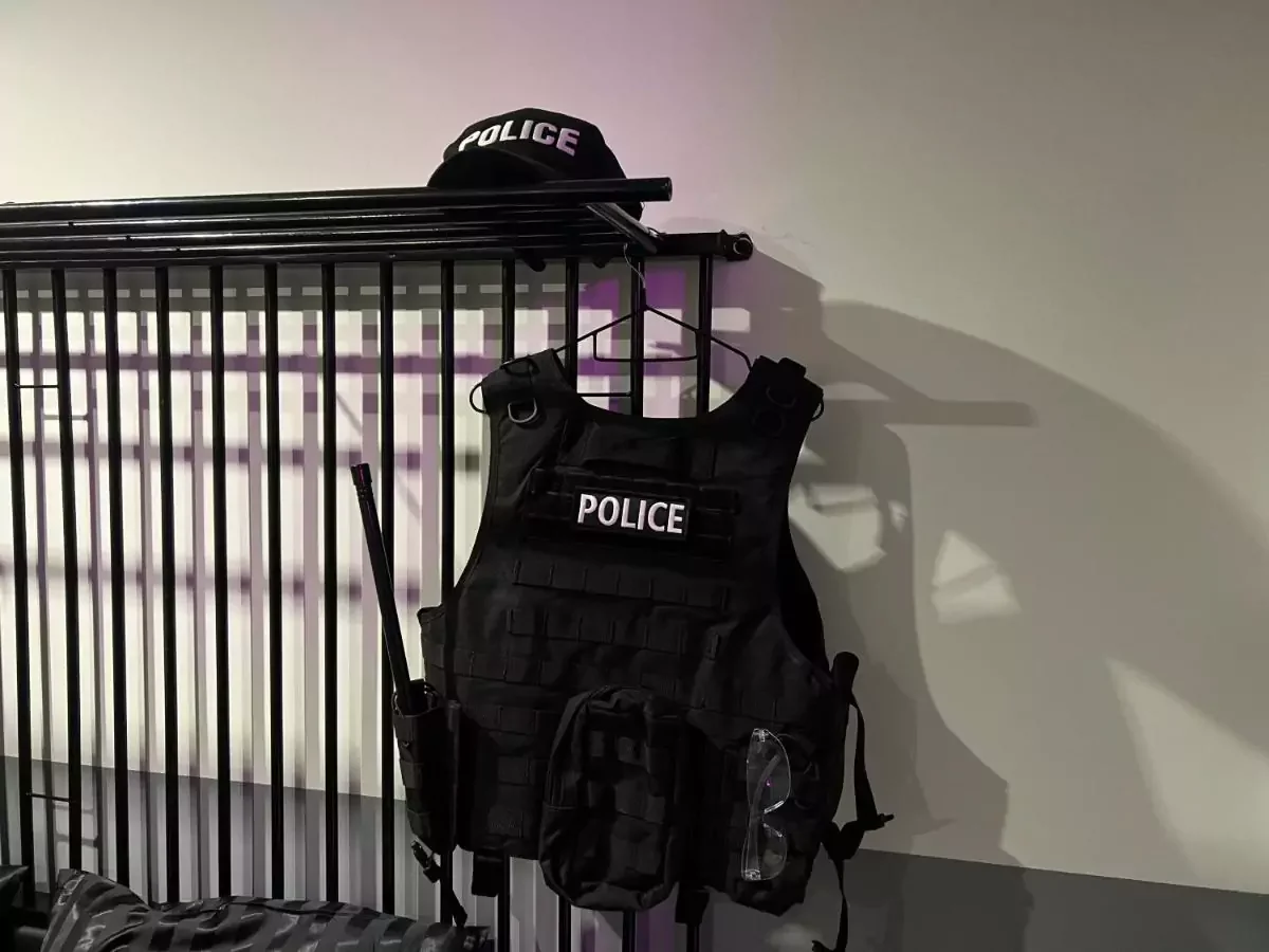 50 nuances de gris - Nuit en Prison