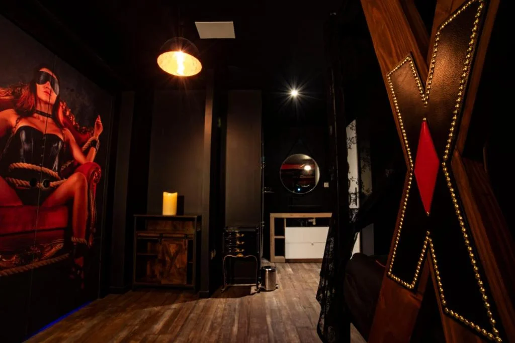 La Tanière Dé-Plaisirs - Love Room Donjon