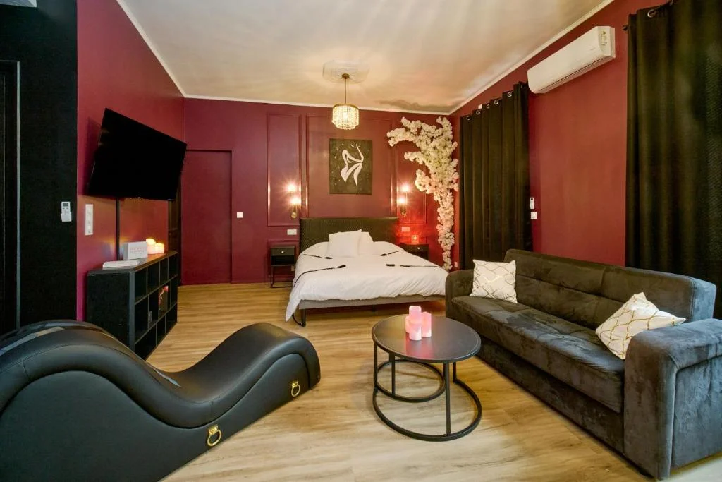 Suite romantique avec balnéo et jeux coquins – escapade sensuelle