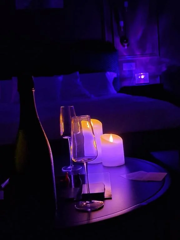 Suite romantique avec balnéo et jeux coquins – escapade sensuelle